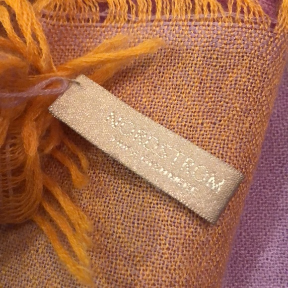 💜Nordstrom’s Color block pastel fringed lightweight cashmere wrap - Picture 4 of 7